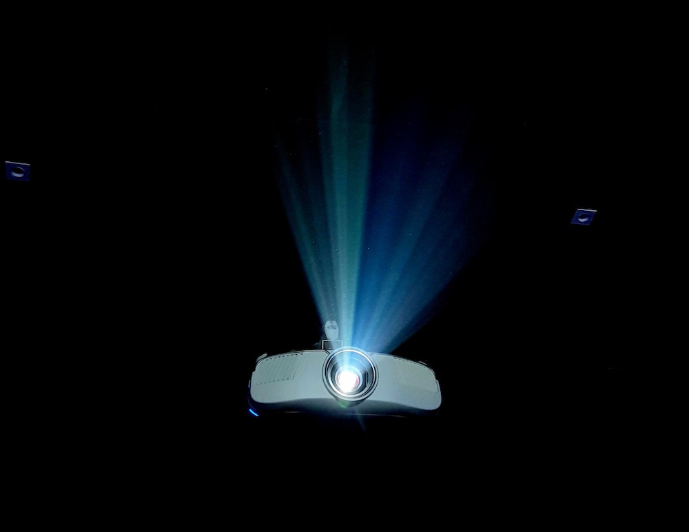 Projecting light on a screen